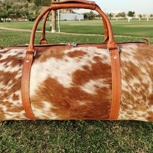 Bolsa de lona de piel de vacuno, bolsa de viaje grande, bolsa de fin de semana o de noche de piel de vacuno, bolsa de piel auténtica, bolsa de piel de vacuno marrón y blanca.