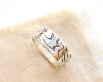 Woodgrain Texture Wide Silver Band Ring
