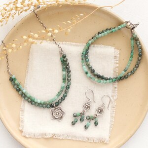 Grove armband, dubbele streng stapelarmband, groene armband, smaragdgroene sieraden, mei geboortesteen, groene kyaniet en smaragdgroene armband afbeelding 3