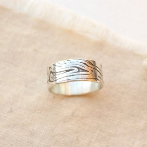 Woodgrain Texture Wide Silver Band Ring - Etsy