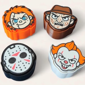 May include: Four shoe charms featuring characters from horror films. The charms depict Chucky, Freddy Krueger, Jason Voorhees, and Pennywise. Each charm has a distinct colour scheme and design, with detailed facial expressions.