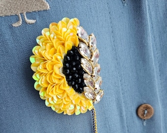 Broche artisanale tournesol et pavot - Accessoire de mode floral. Cadeau garanti avec chaque commande