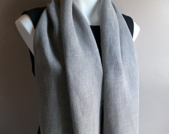 Foulard en lin naturel en gris brouillard, foulard en lin gris, foulard unisexe, foulard en lin léger pour femmes, foulard gris pour hommes, chauffe-cou gris