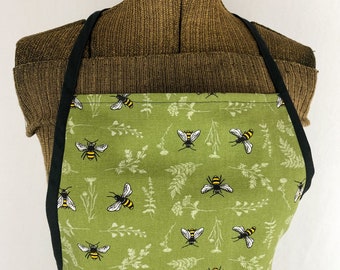 Green Canvas Chef Apron, Olive Green with Bee Print Cotton Apron with Black Ties and Pockets, One Size Unisex Apron, Green and Black Bees