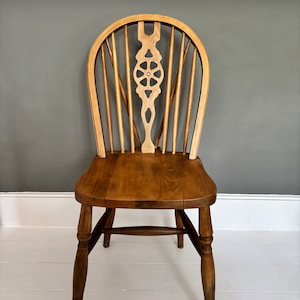 Vintage English Windsor wheelback chair