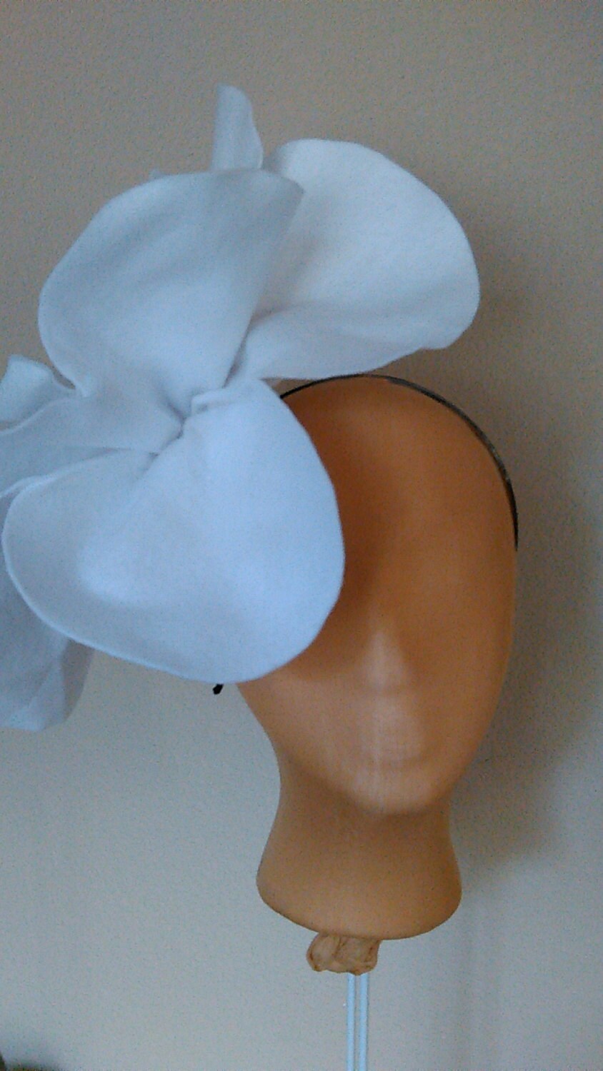 White Felt Oversized Rosette Headband Fascinator - Etsy display picture 3