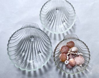 Set of 3 Vintage Clear Glass Shell Bowls, Coastal Decor, Beach Dishware, Clam Shell Trinket Candy Dish, Beach Lover Gift, Small Bowls