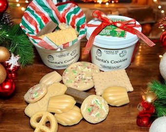 Biscotti di Babbo Natale in cera di soia: decorazioni profumate per le feste natalizie.