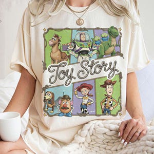 Maglietta Comfort Colors Vintage Toy Story con collage di personaggi, Woody Buzz Lightyear Jessie, maglietta Disney Pixar Toy Story, Walt Disneyworld