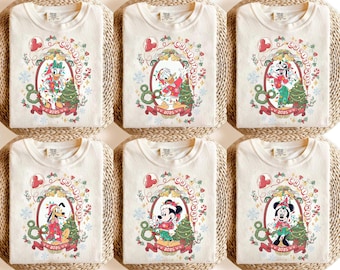Koszulka retro Disney Very Merry Christmas, spersonalizowana koszulka świąteczna Disney ze wszystkimi postaciami, rodzinne koszulki świąteczne Disney, świąteczna koszulka grupowa