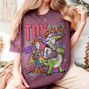 Pode incluir: Um conjunto de tr&ecirc;s canecas de cer&acirc;mica com acabamento fosco e salpicado. Cada caneca apresenta uma cor diferente: azul claro, creme e cinza. As canecas t&ecirc;m um design simples e moderno com formato arredondado e uma al&ccedil;a confort&aacute;vel.