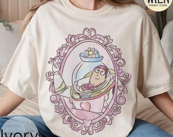Retro kokette Schleife Buzz Lightjahre Komfort Farben Shirt, Toy Story Freunde Shirt, Disney Shirt, Spielzeug Geschichte Geburtstag Shirt, Disney Pixar Shirt