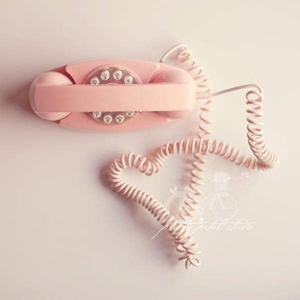 Impression téléphone rose vintage : oeuvre d'art murale moderne Mid-Century rétro