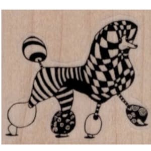 Könnte beinhalten: Schwarz-weißer Gummistempel eines stilisierten Pudels mit einem karierten Muster auf dem Körper und gestreiften Beinen. Die Füße des Pudels sind rund und haben ein Wirbelmuster.