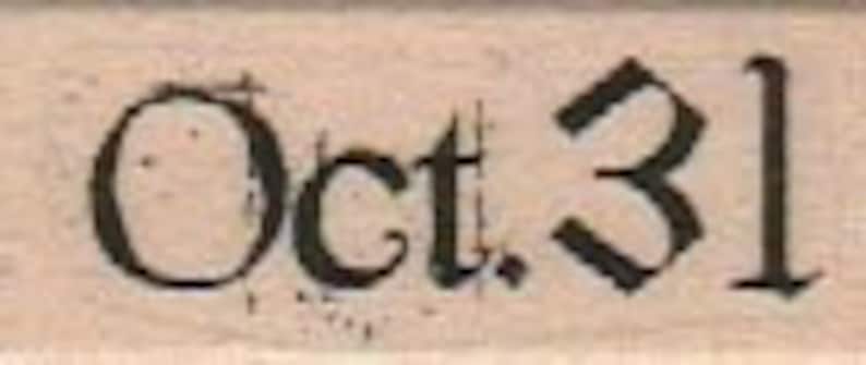 Puede incluir: Un sello de goma vintage con el texto "Oct. 31" en una fuente g&oacute;tica.