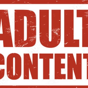 Peut inclure: Un tampon rectangulaire rouge avec les mots "ADULT CONTENT" en lettres blanches en gras. Le tampon a une apparence usée et vieillie, suggérant qu'il a été utilisé plusieurs fois.