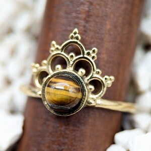 Tigerauge Ring 'Aleyna' Goldener Boho Messingring mit Tigerauge Schutz & Kraft Spiritueller Festival Sommer Schmuck Geschenk Frauen Siralome