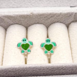 Orecchini a clip a forma di tartaruga per bambini, orecchini a clip a forma di tartaruga verde per bambini, orecchini senza fori alle orecchie, primi orecchini, orecchini indolori, argento sterling, regalo