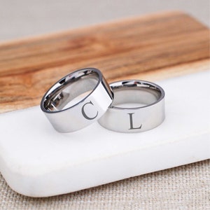 Anillo con inicial, anillo con letra grabada de 8 mm, anillo con inicial personalizado, regalo para él, regalo para ella, regalo de aniversario, día de la madre, día del padre