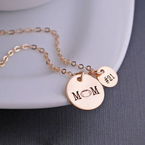Collier personnalisé football maman, bijoux maman footballeur, cadeau maman sportive, collier football, lumières du vendredi soir, cadeau maman de l&#39;équipe