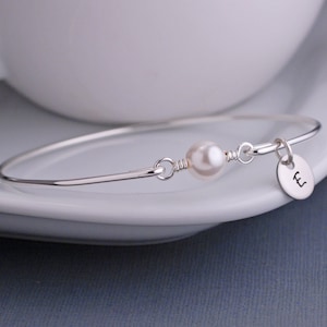 Braccialetto di perle, bracciale personalizzato, bracciale in argento sterling con perle bianche, regalo per damigella d'onore per lei, regalo perfetto. Festa della mamma