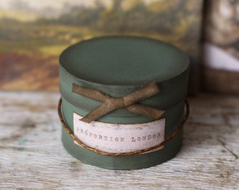 Dolls House Miniature Vintage Hat Box in Green 12th scale