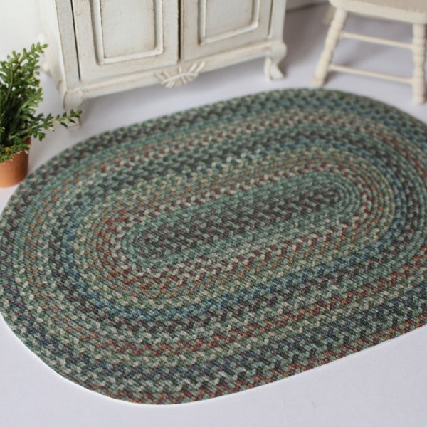 Tapis tressé bleu miniature. Grande taille