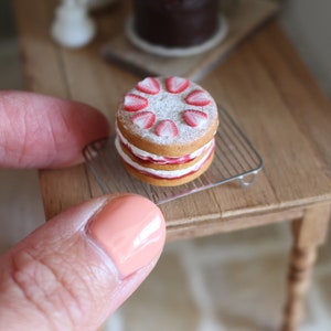 Dolls house miniature Victoria sponge cake 12th scale image 2