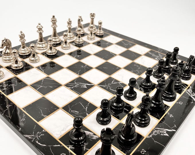 Marble Patterned Chess Set: Classic Metal Chess Pieces