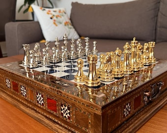 Prezent na Walentynki dla Męża Chłopaka Ręcznie robiony zestaw szachowy z planszą Personalizowana szachownica z grawerem Drewniane gry planszowe