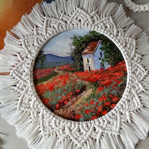 Cadeau, huis in een klaproosveld, origineel olieverfschilderij in macramé-mandalalijst, decor in boho-stijl in unieke geschenkdoos voor haar, moeder, vriendin.