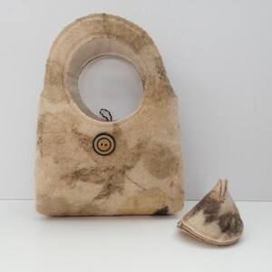 Bolso y cartera de diseño en pura lana afieltrada ecoimpresa. Pieza única