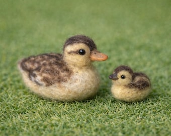 Tiny Needle Felted Duck Figurine - Easter Duckling, Animal Figure, Spring Gift, Collectible Decor