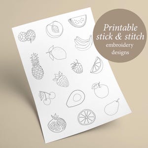 Könnte beinhalten: Druckbare Stick- und Stickvorlagen mit verschiedenen Früchten, darunter Wassermelone, Pfirsich, Bananen, Zitrone, Erdbeeren, Himbeeren, Kirschen, Avocado, Apfel, Birne, Granatapfel und Orange.