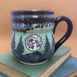 Taza artesanal grande de 16 oz - Escena de luna llena y montaña n.º 1 - Cerámica de gres hecha a mano por Colleen Hock - Cerámica única