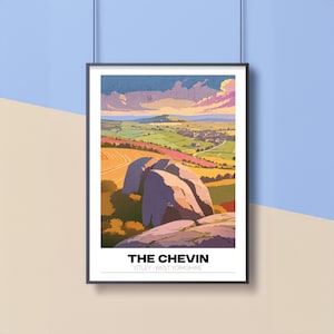 Puede incluir: Una impresión artística enmarcada de un paisaje. La obra de arte representa una colorida vista de colinas, campos y un pueblo bajo un cielo azul con nubes. Grandes formaciones rocosas en primer plano. El texto "THE CHEVIN OTLEY - WEST YORKSHIRE" está en la parte inferior.