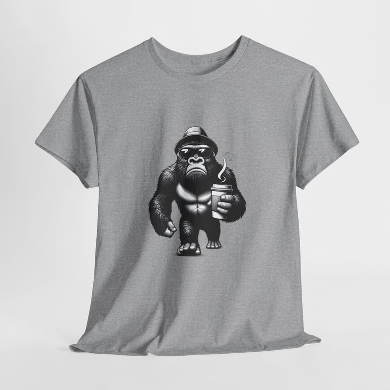 Cool Gorilla walking with Coffee Unisex Heavy Cotton Tee zdjęcie 4