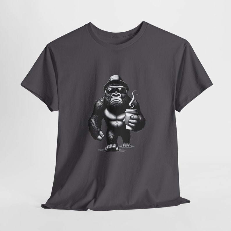 Cool Gorilla walking with Coffee Unisex Heavy Cotton Tee zdjęcie 2