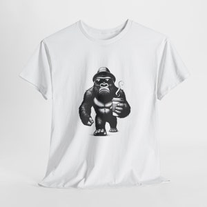 Cool Gorilla walking with Coffee Unisex Heavy Cotton Tee zdjęcie 1