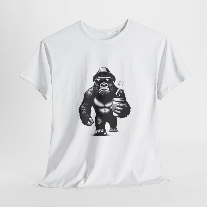 Cool Gorilla walking with Coffee Unisex Heavy Cotton Tee zdjęcie 1