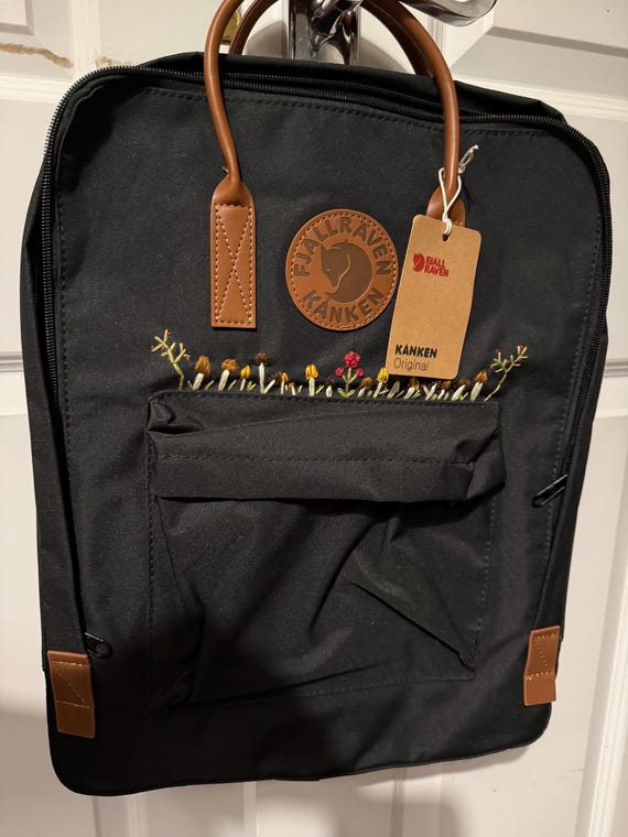 fjllrven kanken black nz Laptop 13'' Side slip pocket for water bottle Fjallraven Kanken Weekender Black |