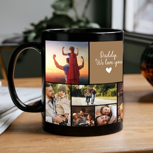Puede incluir: Taza de cer&aacute;mica negra con un collage de fotos familiares. La taza incluye el texto "Daddy, We love you" y un s&iacute;mbolo de coraz&oacute;n. Las fotos muestran a un padre y su hijo en varias actividades.
