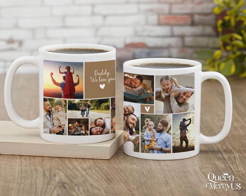 Puede incluir: Dos tazas de cer&aacute;mica blanca con collages de fotos familiares. Una taza tiene el texto "Daddy, We love you" y un coraz&oacute;n. Las tazas est&aacute;n llenas de caf&eacute; y colocadas sobre una superficie de madera. Una idea de regalo.