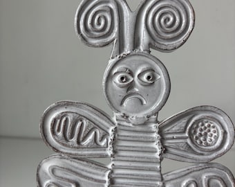 Sculpture papillon triste en céramique