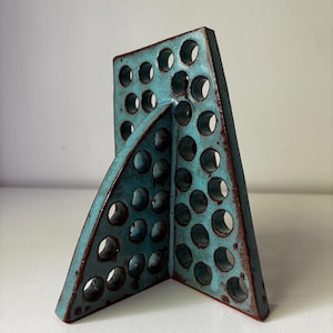 Klarblå liten geometrisk keramikskulptur #7