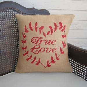 True Love -  Heart Wreath Burlap Pillow, Valentine Pillow, Valentine Decor  - Red Heart - Heart Pillow - Love Pillow  - Valentines Day