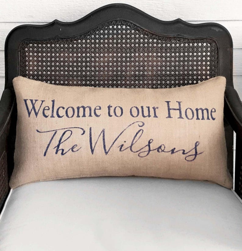 Welcome To Our Home - Personalized Family Name Pillow Burlap Feed Sack - Welcome Pillow - Custom Family Name Decor Bild 2