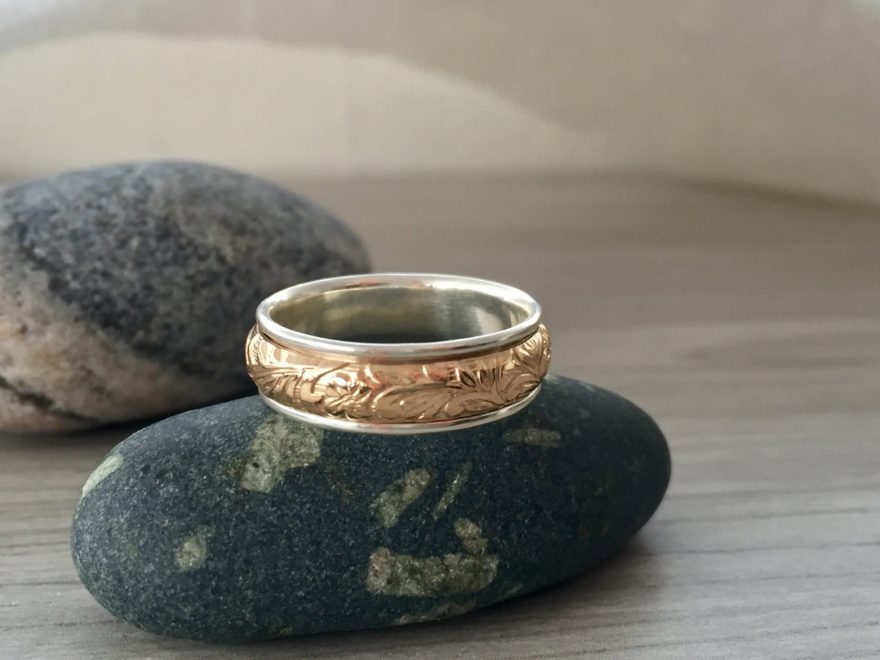 Kinetic Wedding Band