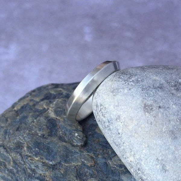 Knife Edge Ring in Sterling Silver - Triangle Profile - Handmade Upon Order in Your Size - Nickel Free