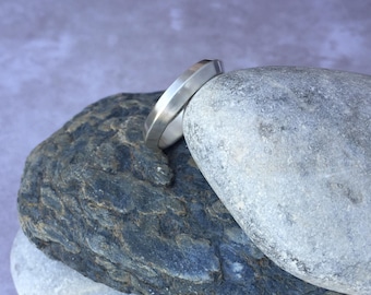 Knife Edge Ring in Sterling Silver - Triangle Profile - Handmade Upon Order in Your Size - Nickel Free